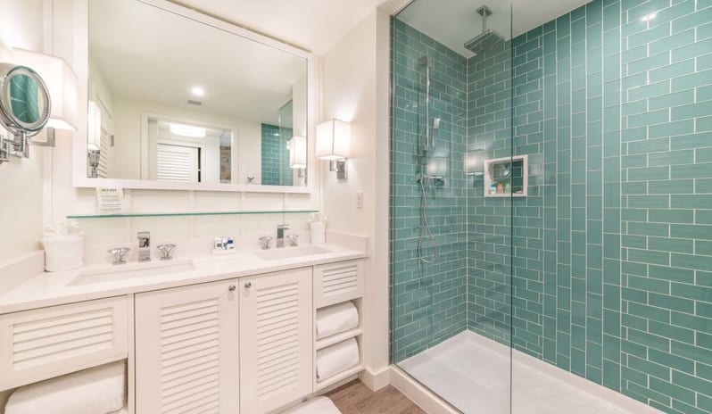 Margaritaville Resort - One Bedroom King Room Bathroom